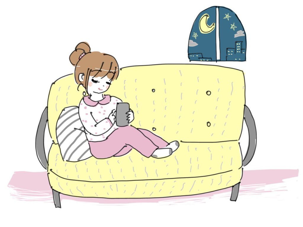 夜、ソファでスマホを見ている女性のイラスト